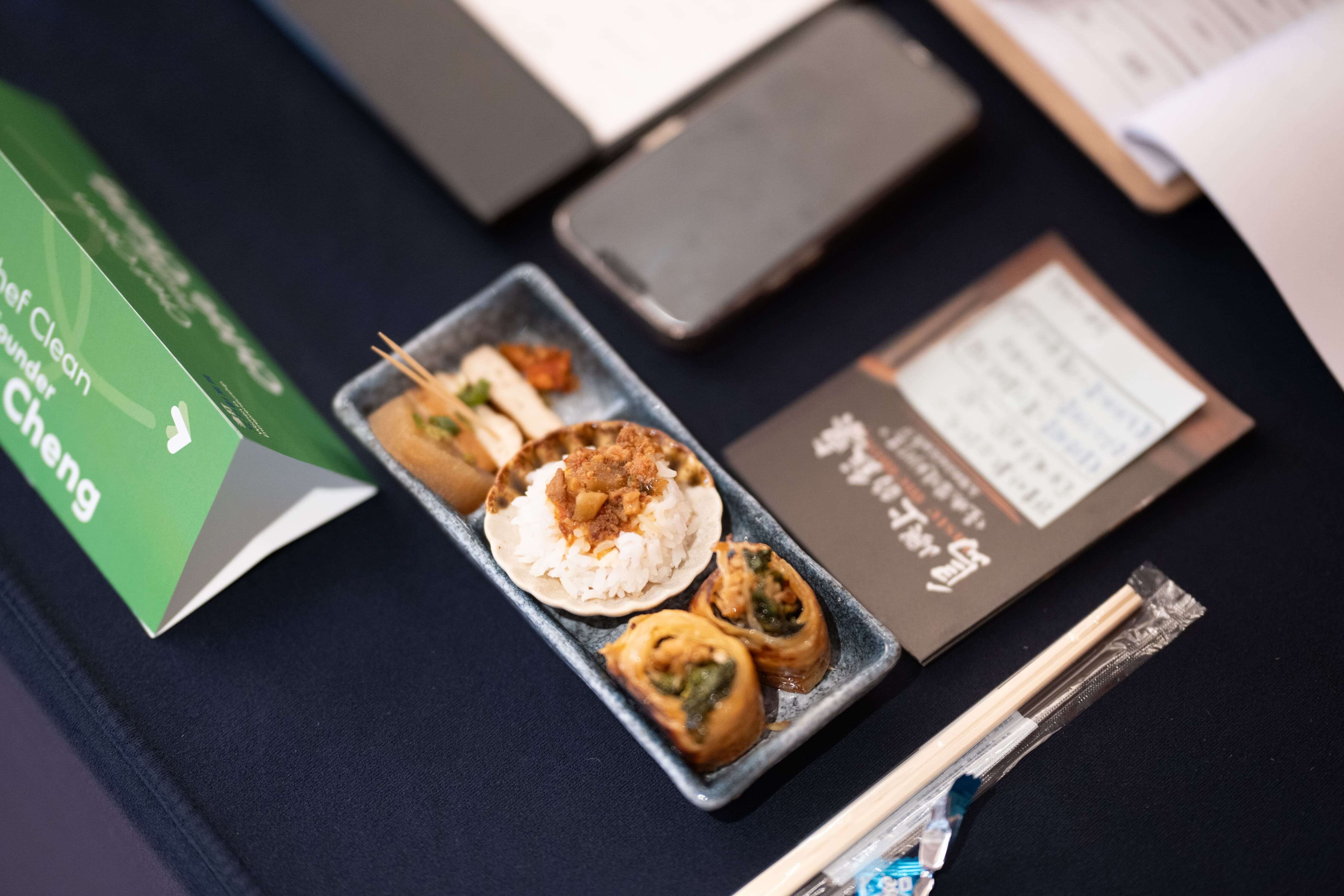 「島嶼上的飯桌 taste memory」於頒獎典禮現場展示台灣小吃
                          