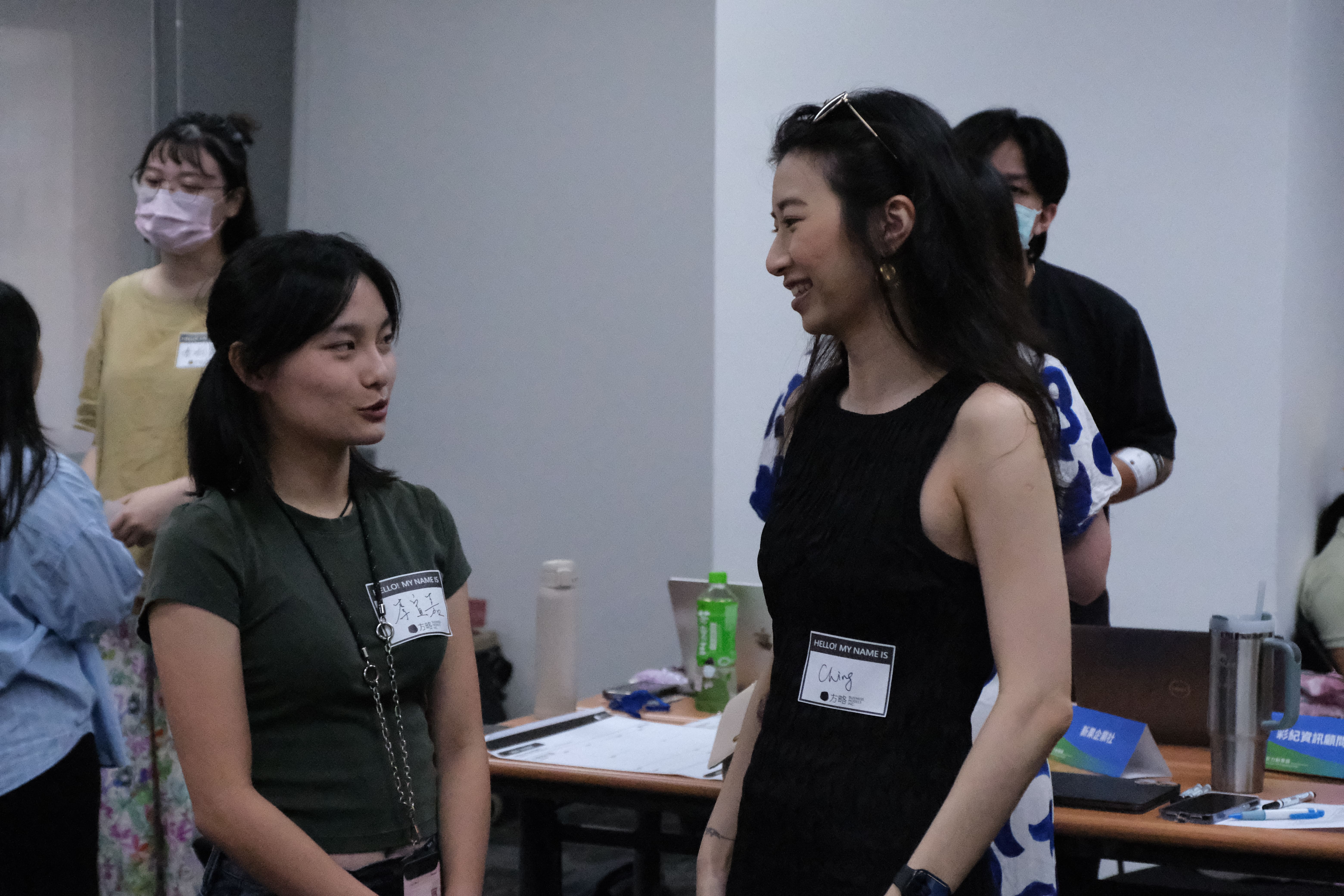 在課程中女性創業家也交流彼此的商業模式